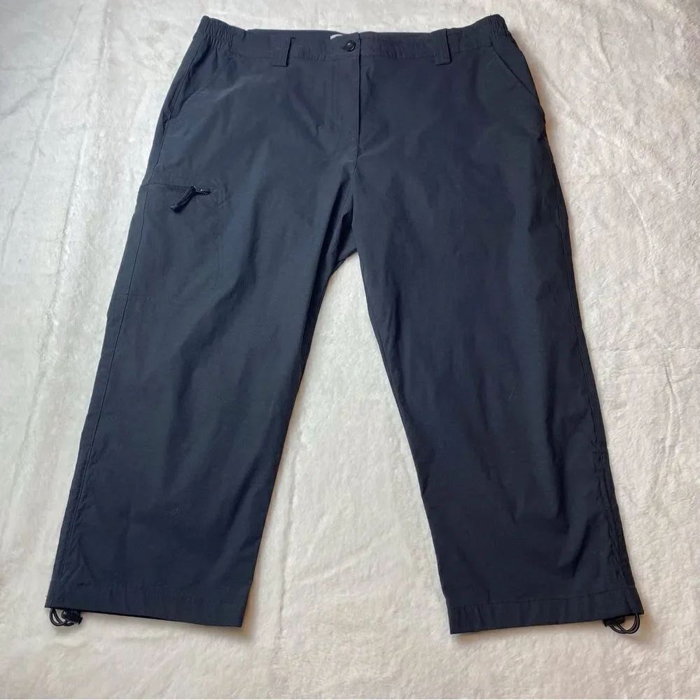 Mountain Warehouse Black Capris Size 10